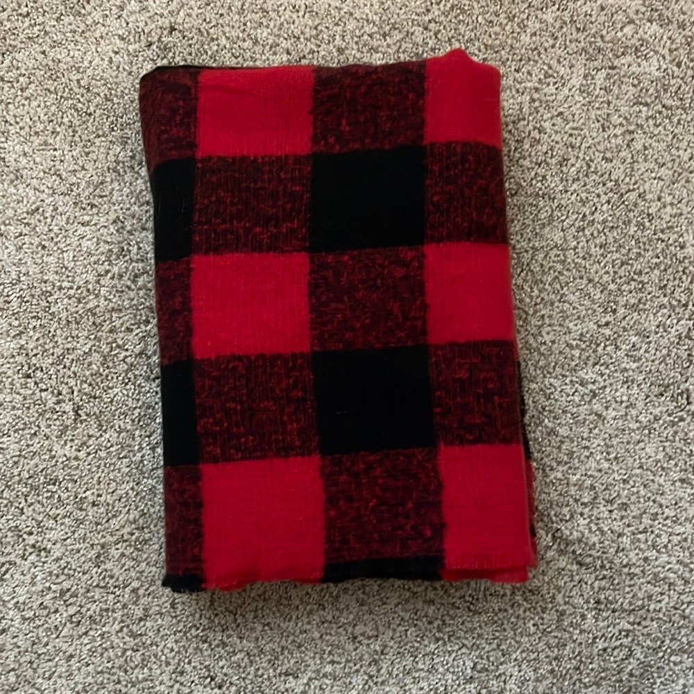 NWT - Old Navy Blanket Scarf -Black and Red Checkered